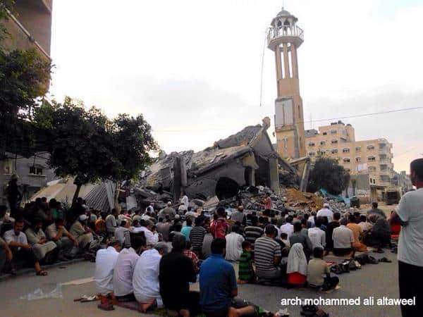Les musulmans de Gaza prient sur les ruines de leurs mosquées