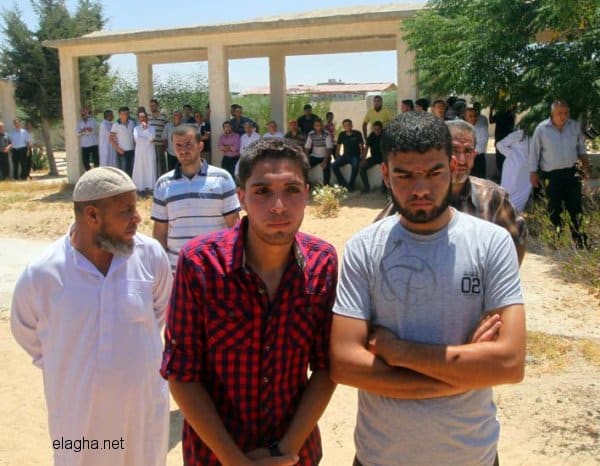 Ihsan Al-Agha fait des adieux à un martyr