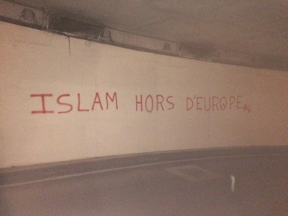 Tags islamophobes dans les rue de Lyon signés par les identitaires 1