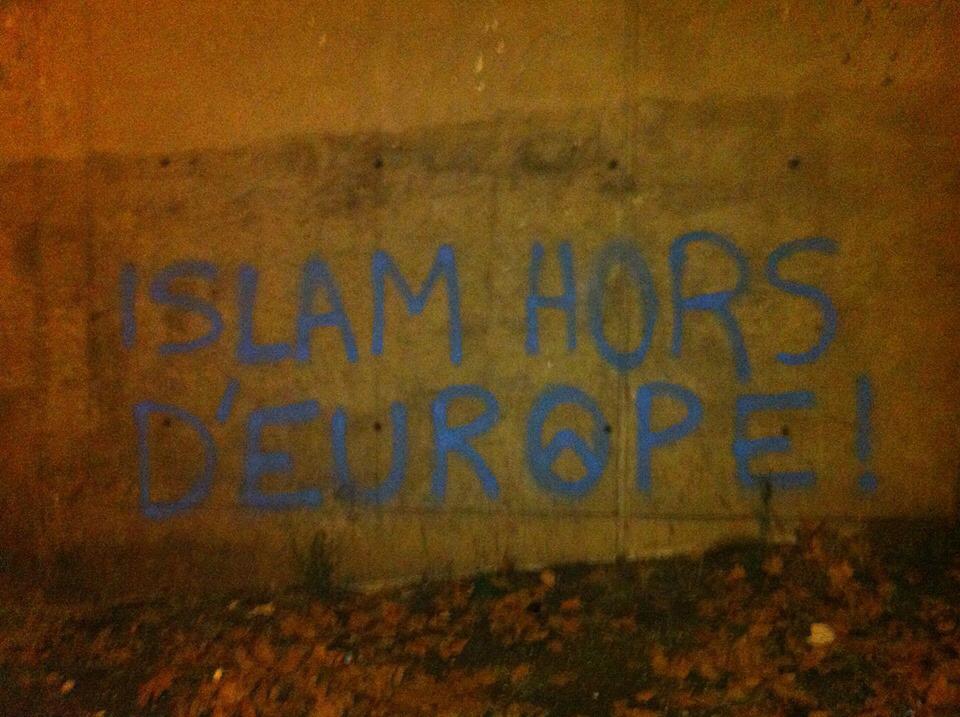 Tags islamophobes dans les rue de Lyon signés par les identitaires 2