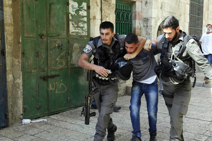 La mosquée Al-Aqsa prise d'assaut par les soldats sionistes 5