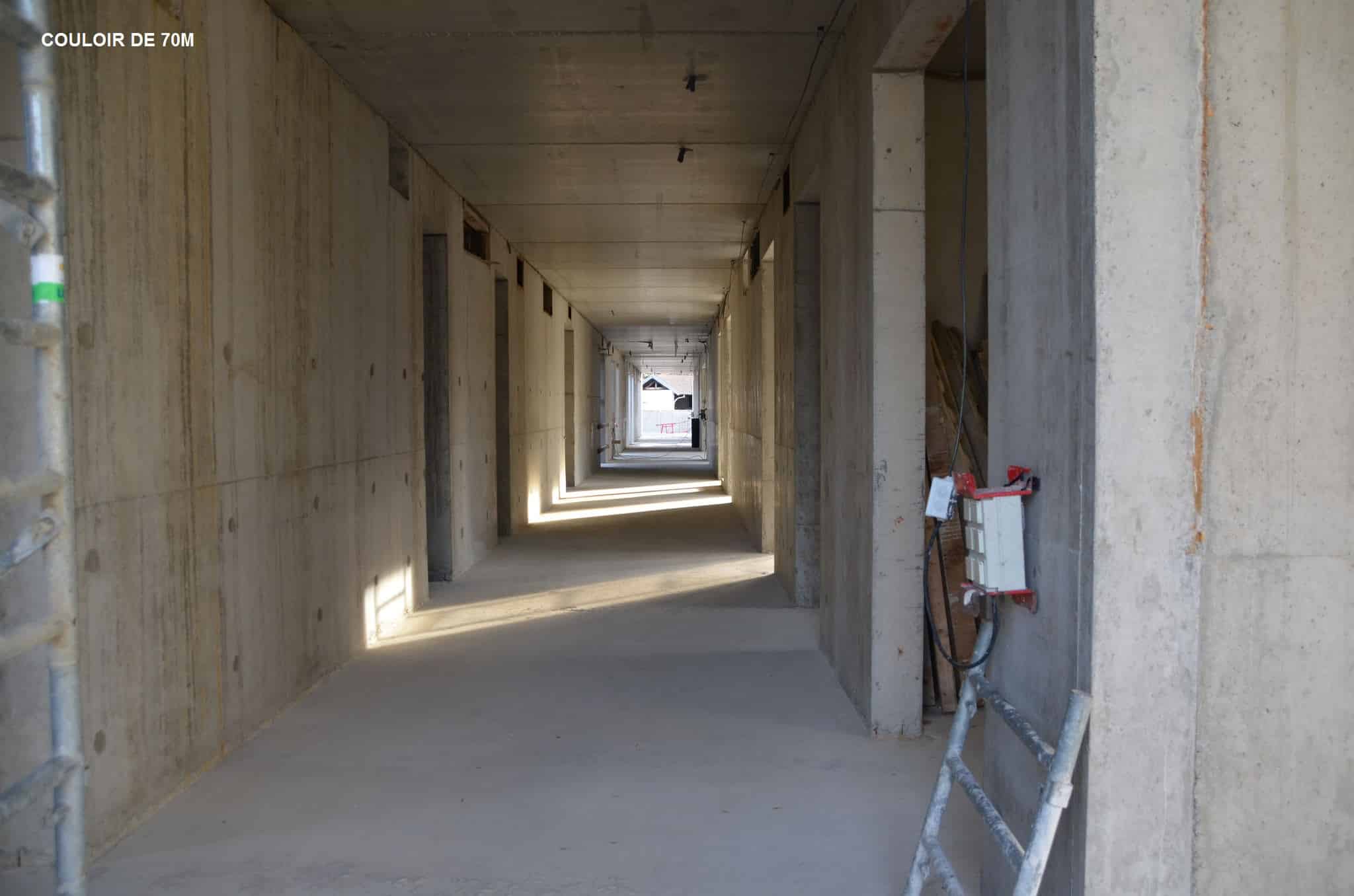 Couloir premier étage du Centre Annour de Mulhouse
