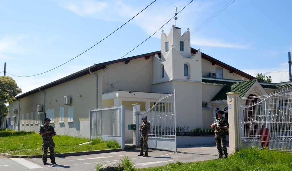 Militaires-devant-la-mosquée-de-Chambéry