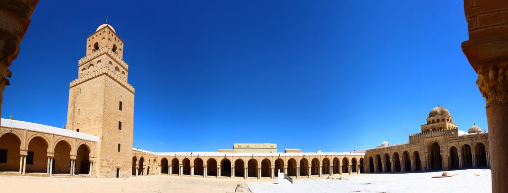 Panorama_of_the_courtyard_of_the_Great_Mosque_of_Kairouan