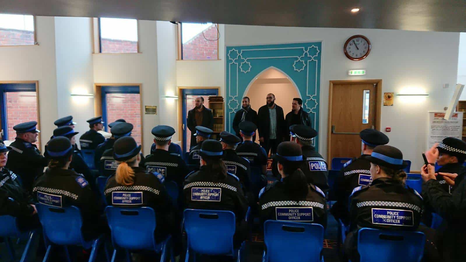 La police a la mosquée de Reading 3